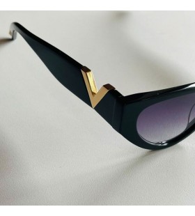 Valentino VA4063 Cat-Eye Sunglasses Acetate Frame With Vlogo Black/Blue