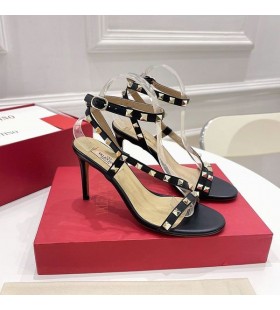 Valentino Rockstud Szandál A Aszimmetrikus-Szíj Női Borjúbőr Fekete