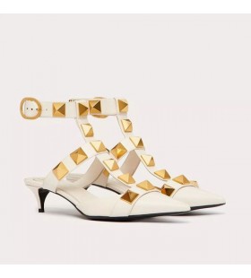 Valentino Római Stud Szivattyúk Pántokkal Női Borjúbőr Fehér