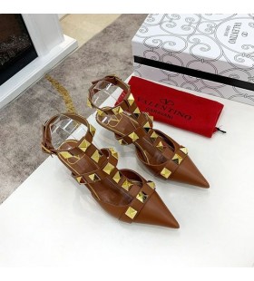 Valentino Római Stud Szivattyúk Pántokkal Nők Barna Borjúbőr