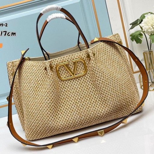 Valentino Medio VLogo Firma Shopping Bag Con Romano Borchie In Sintetico Riffia Beige