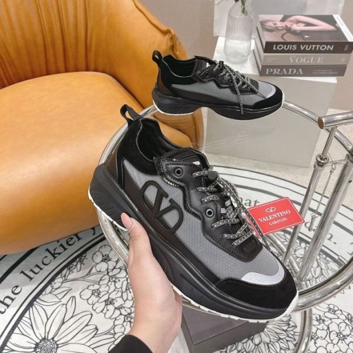 Valentino VLogo Shegoes Sneakers Unisex in Pelle e Mesh Nero