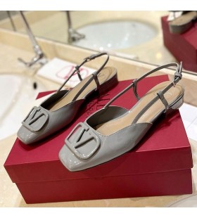 ãƒ´ã‚¡ãƒ¬ãƒ³ãƒ†ã‚£ãƒŽVLogoç½²åSlingbackå¹²æ½Ÿã®å¥³æ€§ã‚°ãƒ¬ãƒ¼ã®ãƒ‘ãƒ†ãƒ³ãƒˆãƒ¬ã‚¶ãƒ¼è£½ã®ã‚‚ã®