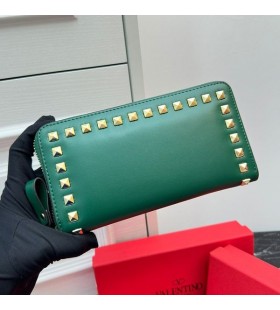 Valentino Store Rockstud Glidelås Lommebok I Kalveskinn Grønn