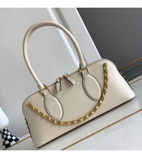 Valentino Rockstud E/W Duffle Bag I Kalveskinn Beige