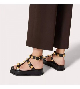 Klapki damskie Na platformie Valentino w Rzymskim stylu Z Paskiem Na kostce, Z Cielęcej Skóry w Kolorze Czarnym