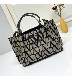 Markowe Gospodarcza Torba Valentino Small VLogo Z Nitami Z tkaniny Toile Iconographe w Kolorze Czarnym