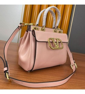 Torebka Valentino Medium Rockstud z Ziarnistej skóry Cielęcej Różowy