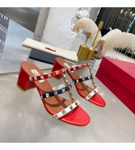 Damskie japonki Valentino Rockstud Na grubym obcasie z cielęcej skóry, Czerwono-brązowy kolor