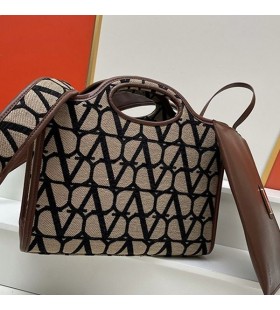 발렌티노의 작은 La Troisieme 쇼핑 가방에서 Toile Iconographe 직물 검정