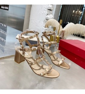 발렌티노 Rockstud 샌들과 함께 스트랩 여성 송아지 로즈 골드