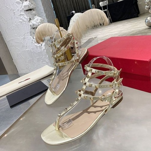 Ženske Sandale na ravne cipele Valentino Rockstud od Teleće kože Smeđe boje