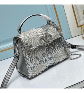 Torbu Valentino Mini Vsling s cvjetnog 3D vezom i Ð¶ÐµÐ¼Ñ‡ÑƒÐ¶Ð½Ñ‹Ð¼Ð¸ kristalima od teleÄ‡e koÅ¾e sive boje