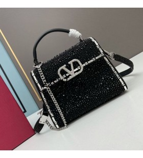 Torbu Valentino Mini Vsling s blistavim zakovice i vezom s dragim kamenjem iz crne antilop