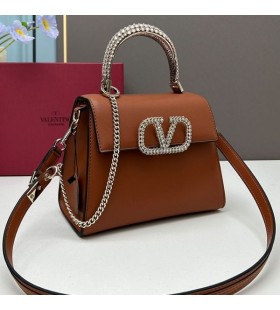 Mala torbu Valentino Vsling od krokodilske koÅ¾e s izvezenim draguljima od teleÄ‡e koÅ¾e smeÄ‘e boje