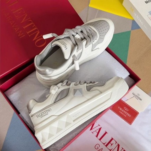 Valentino En Stud XL Låg Topp Sneakers Unisex Nappa Läder Vit/Silver