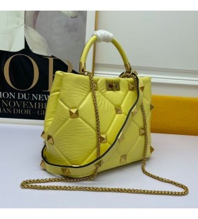 Valentino Meidum Romerska Stud HandvÃ¤ska I NappalÃ¤der Gul