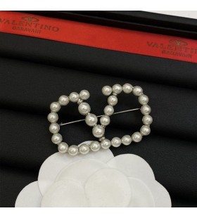 Valentino VLogo Signatur Brosch I Harts Pärlor Med Metall, Silver
