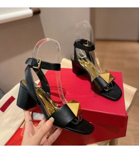 Valentino En Stud Sandaler Med Vrist Stropp Kvinnor Kornat Kalvskinn Svart