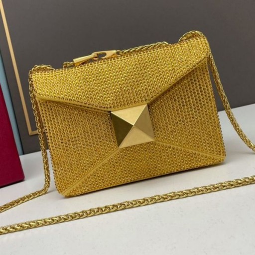 Valentino Pequeño Perno de Crossbody del Bolso Con Cadena y brillantes Cristales En Gamuza de color Amarillo