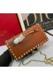 Valentino Pequeño Rockstud Brazalete Clutch Con Cadena De Piel De Becerro Marrón