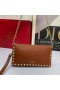 Valentino Pequeño Rockstud Brazalete Clutch Con Cadena De Piel De Becerro Marrón