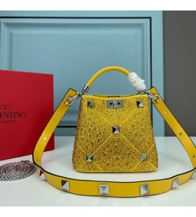 Valentino Mini Å˜Ã­mskÃ© Stud Kabelka S TÅ™pytivÃ½mi Krystaly V Nappa KÅ¯Å¾e Å½lutÃ¡