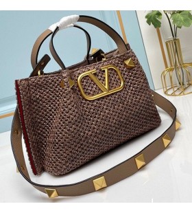 Valentino Kleine VLogo Handtekening Shopping Bag Met Romeinse Studs In Synthetische Riffia Koffie
