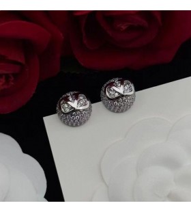 Valentino VLogo Allekirjoitus Pallonpuoliskolla Korvakorut Metalli Kiteitä Hopea