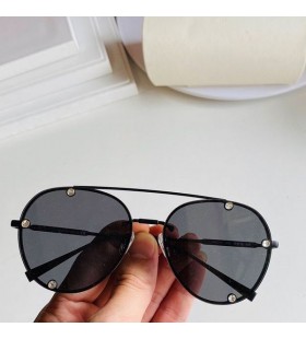 Valentino VA2045 Pyöreä Aurinkolasit Metalli Runko, Kristalli Nastoilla Musta