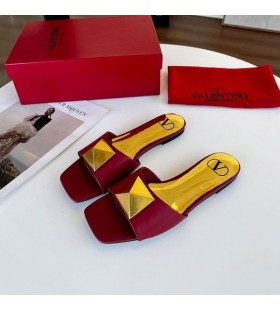 Valentino Yksi Stud Dioja Naisten Calfskin Viininpunainen