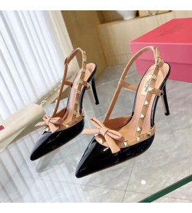 Valentino Rockstud Bow Slingback Pumps Frauen Patent Leder Schwarz/Apricot