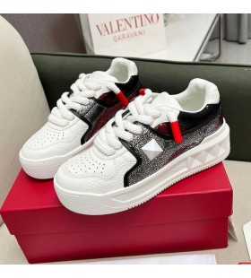 Valentino ÎˆÎ½Î± Î•Ï€Î¹Î²Î®Ï„Î¿ÏÎ± XL Î§Î±Î¼Î·Î»ÏŒÏ‚-Î¤Î¿Ï€ Î Î¬Î½Î¹Î½Î± Ï€Î±Ï€Î¿ÏÏ„ÏƒÎ¹Î± Î³Î¹Î± Î¬Î½Î´ÏÎµÏ‚ ÎºÎ±Î¹ Î³Î¹Î± Î“Ï…Î½Î±Î¯ÎºÎµÏ‚ Î”Î­ÏÎ¼Î± Nappa ÎœÎ±ÏÏÎ¿/Î›ÎµÏ…ÎºÏŒ