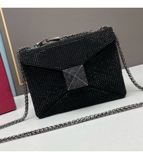 Valentino ÎœÎ¹ÎºÏÏŒ Î£Ï„Î®ÏÎ¹Î³Î¼Î± Crossbody Î¤ÏƒÎ¬Î½Ï„Î± ÎœÎµ Ï„Î·Î½ Î‘Î»Ï…ÏƒÎ¯Î´Î± ÎºÎ±Î¹ Î‘Ï†ÏÏŽÎ´Î· ÎšÎ±ÏÏ†Î¹Î¬ Î£Îµ Î£Î¿Ï…Î­Ï„ ÎœÎ±ÏÏÎ¿