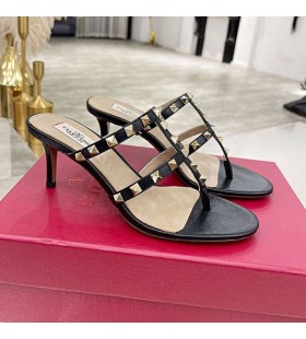 Valentino Rockstud Flip-Flop ÎœÎµ Î¨Î·Î»Î¿Ï„Î¬ÎºÎ¿Ï…Î½Î±, Î”Î¹Î±Ï†Î¬Î½ÎµÎ¹ÎµÏ‚ Î“Ï…Î½Î±Î¯ÎºÎµÏ‚ ÎœÎ±ÏÏÎ¿ Î”Î­ÏÎ¼Î± ÎœÎ¿ÏƒÏ‡Î±ÏÎ¹Î¿Ï
