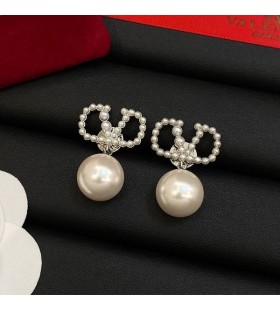 Valentino VLogo Υπογραφή Κρεμαστό Κόσμημα Σκουλαρίκια Με Μαργαριτάρια, Με Ασημένιο Μέταλλο